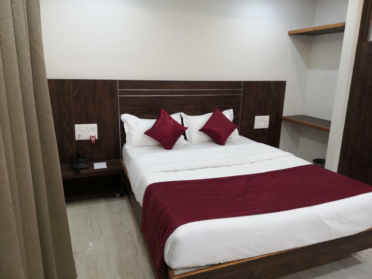 D' Manor Service Apartment Belgaum Esterno foto