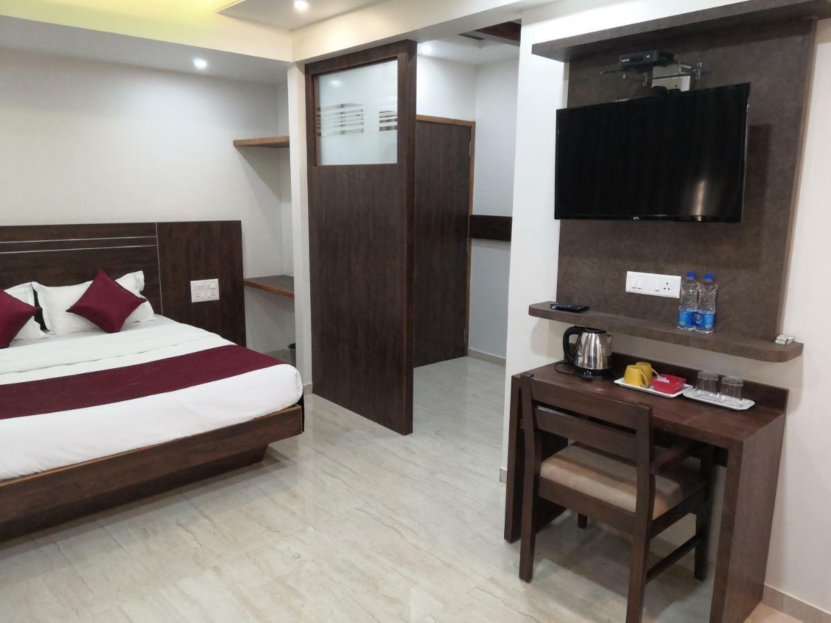 D' Manor Service Apartment Belgaum Esterno foto